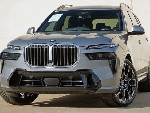 Used 2023 BMW X7 xDrive40i w/ M Sport Package AWD/4WD image 3
