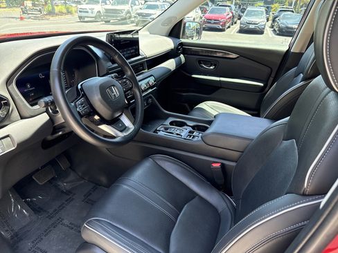Used 2023 Honda Pilot Elite image 12