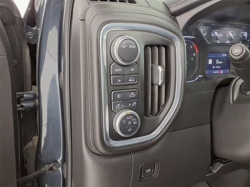 Used 2020 GMC Sierra 1500 SLT image 16