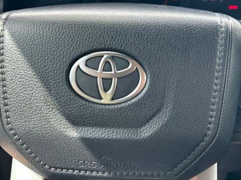 Certified 2025 Toyota Tacoma SR5 AWD/4WD image 38