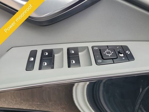 Used 2023 Kia Niro EX Touring image 13