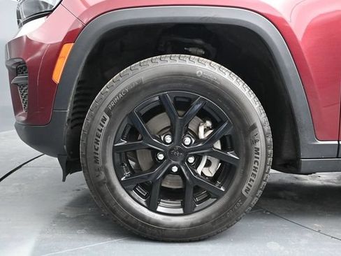 Used 2025 Jeep Grand Cherokee Altitude AWD/4WD image 16