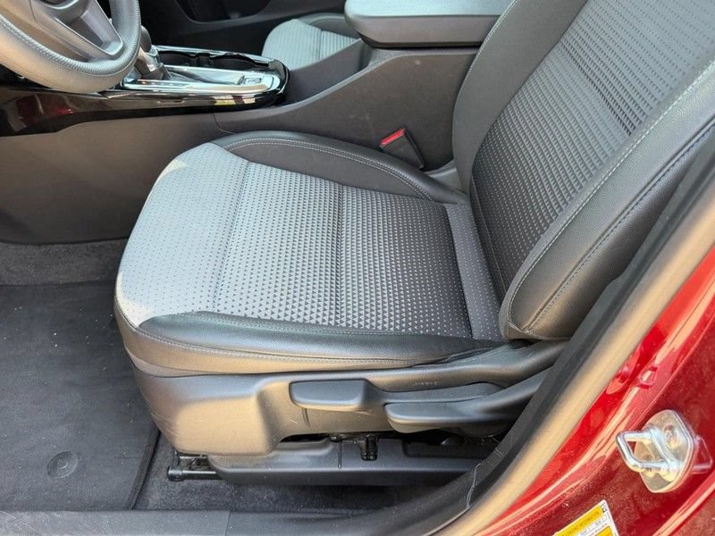 Used 2025 Chevrolet Trax LT FWD image 17