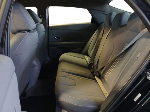 Used 2025 Hyundai Elantra Sport image 13