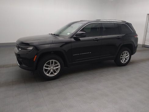 Used 2023 Jeep Grand Cherokee Laredo RWD image 2