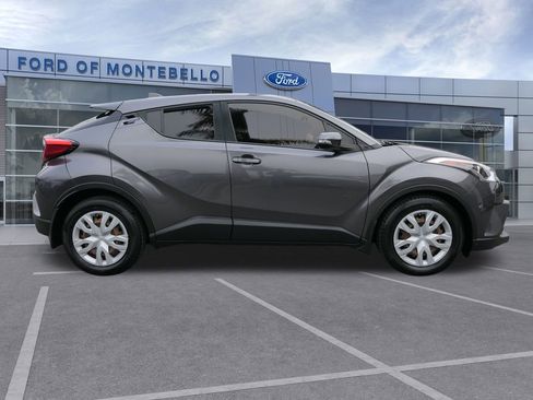 Used 2019 Toyota C-HR LE image 2