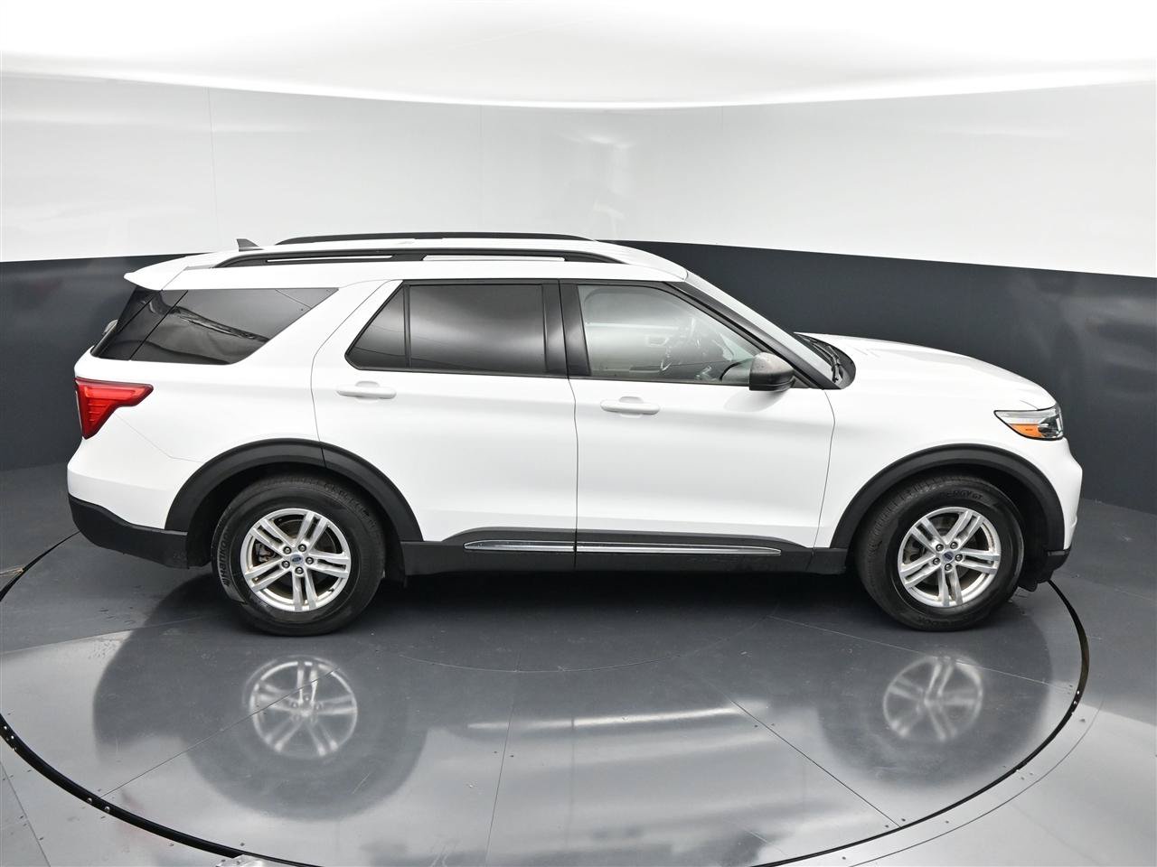 Used 2021 Ford Explorer XLT w/ Equipment Group 202A RWD image 22