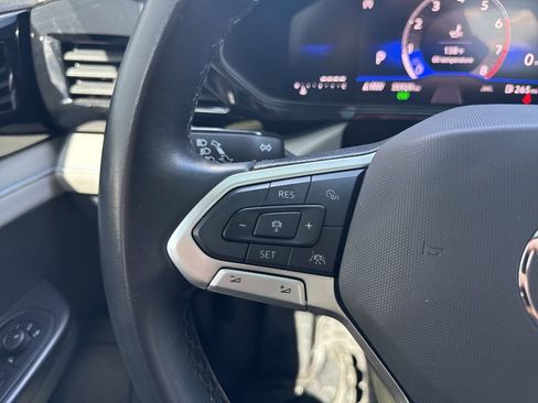 Used 2024 Volkswagen Taos SE AWD/4WD image 16