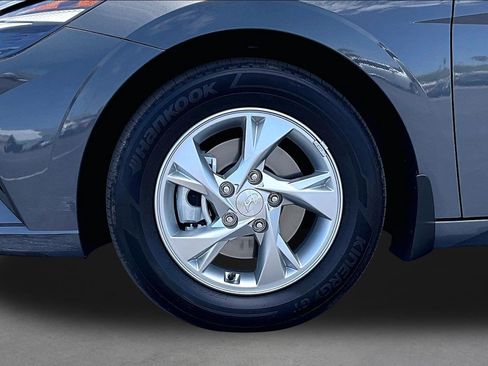 Used 2023 Hyundai Elantra SE FWD image 8