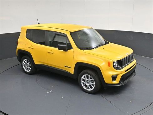 Used 2023 Jeep Renegade Latitude image 37