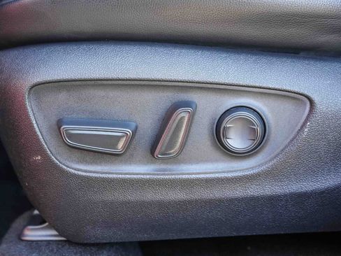 Used 2023 Toyota Highlander XLE AWD/4WD image 22