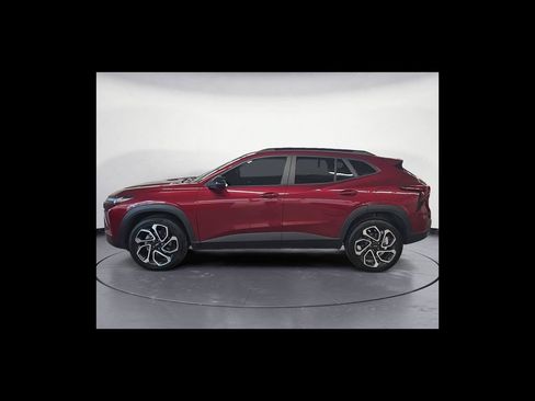 Used 2025 Chevrolet Trax RS w/ Driver Confidence Package FWD image 3