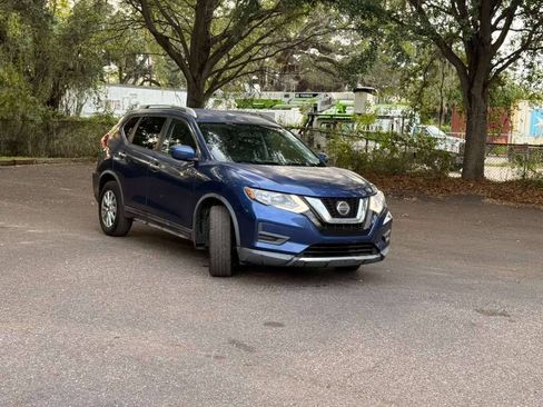 Used 2018 Nissan Rogue SV FWD image 3