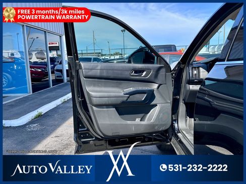 Used 2024 Nissan Pathfinder S image 11