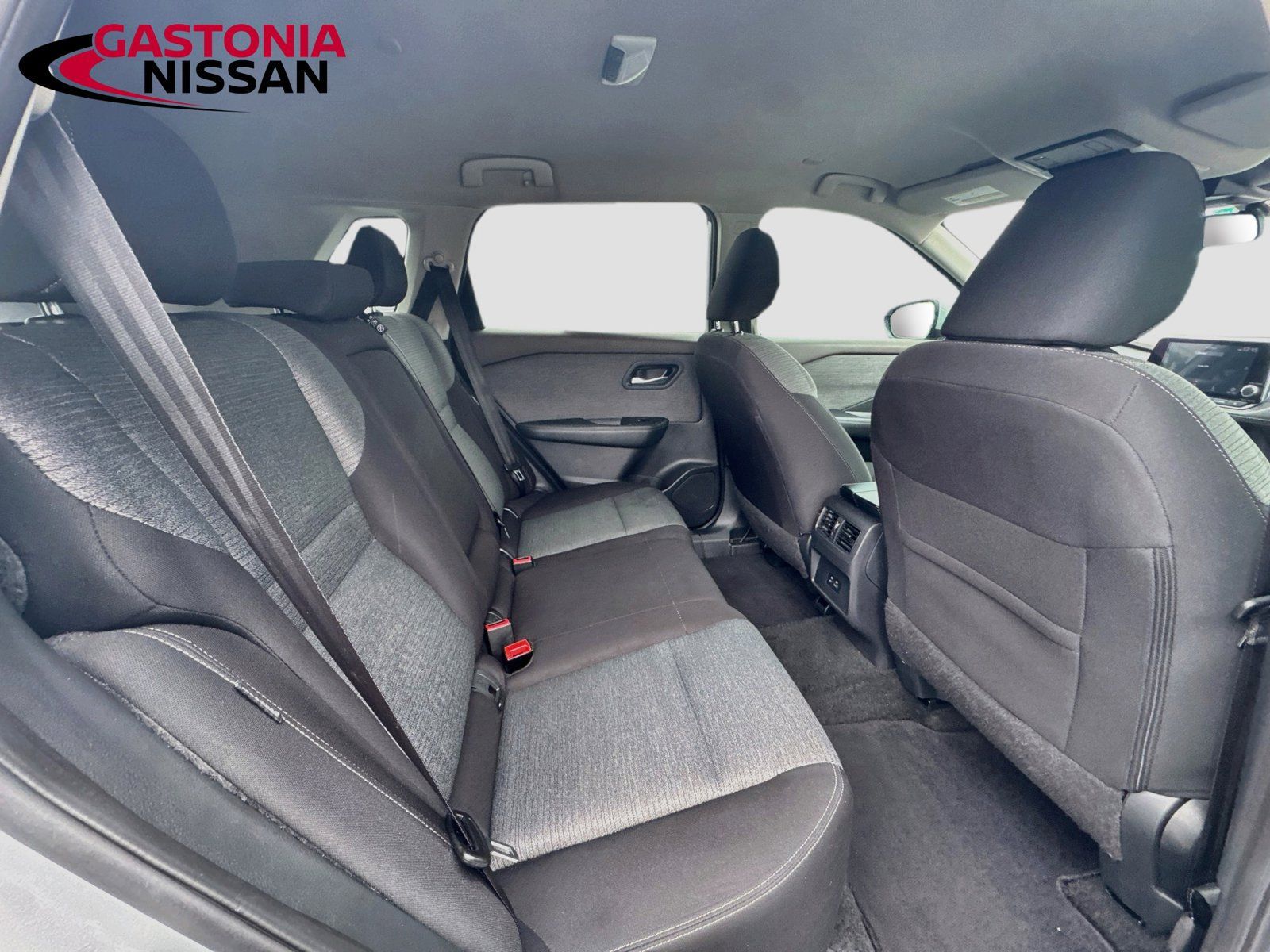 Used 2023 Nissan Rogue SV FWD image 35