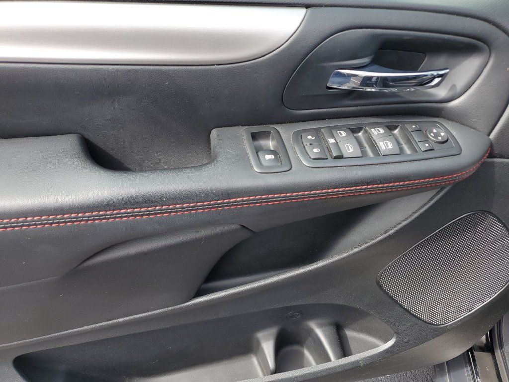 Certified 2016 Dodge Grand Caravan R/T w/ Mopar Premium Addition Group FWD image 20