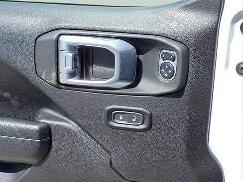 Used 2025 Jeep Wrangler Unlimited Rubicon AWD/4WD image 18