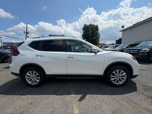 Used 2018 Nissan Rogue SV AWD/4WD image 3