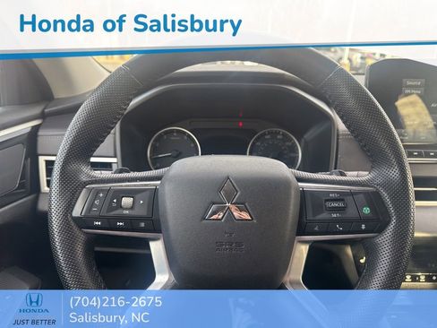 Used 2024 Mitsubishi Outlander SE image 11