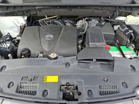Used 2019 Toyota Highlander XLE AWD/4WD image 27
