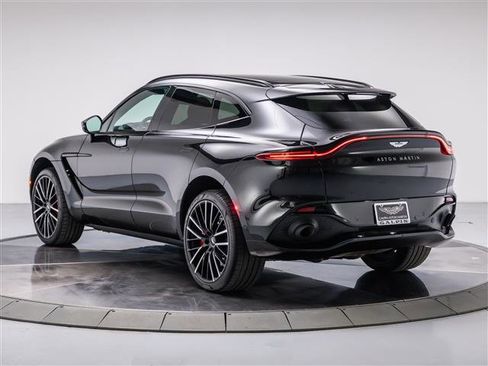 Used 2022 Aston Martin DBX image 2