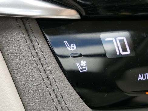 Used 2022 Cadillac XT6 Premium Luxury w/ Technology Package AWD/4WD image 20