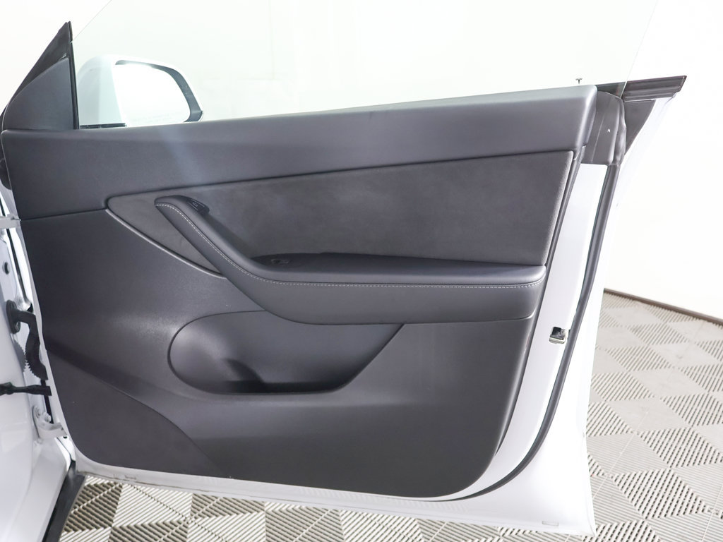 Used 2022 Tesla Model Y Long Range AWD/4WD image 25