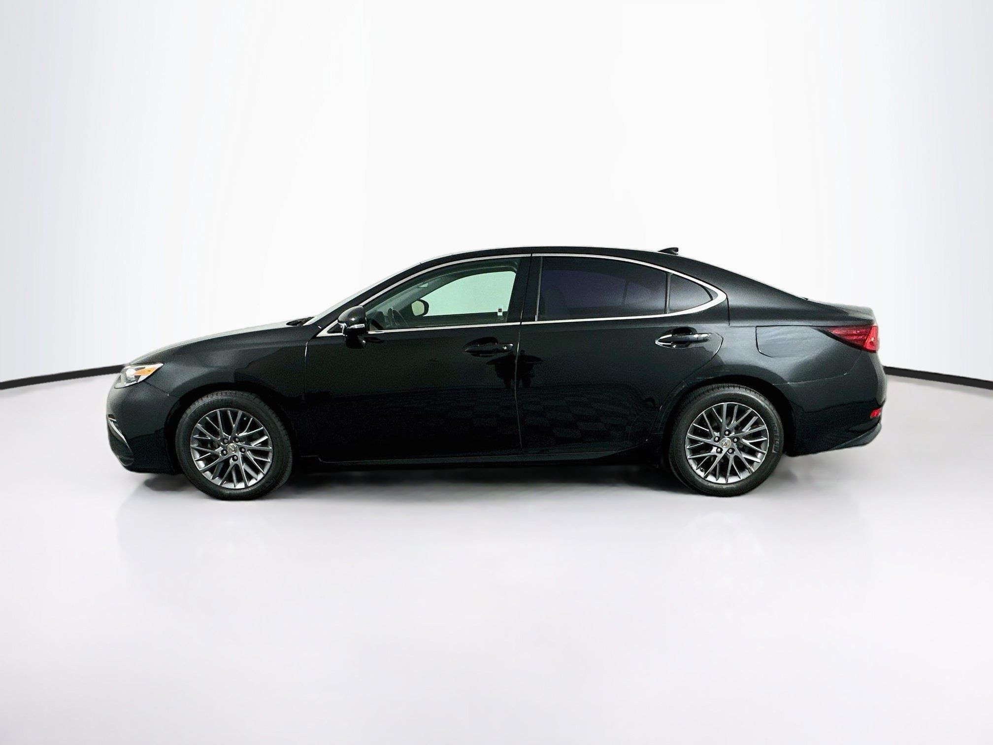 Used 2018 Lexus ES 350 w/ Navigation System Package FWD image 4