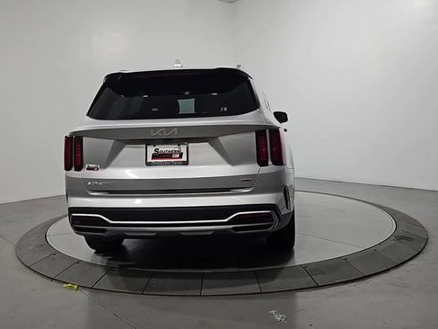 Used 2023 Kia Sorento EX image 4