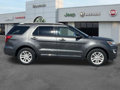 Used 2017 Ford Explorer XLT FWD image 8