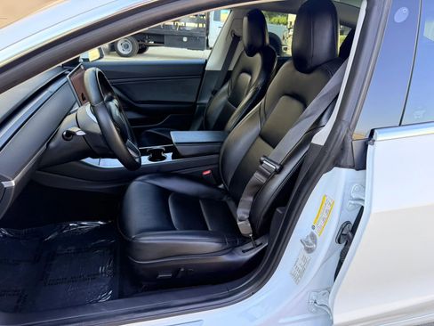 Used 2019 Tesla Model 3 Standard Range Plus image 9