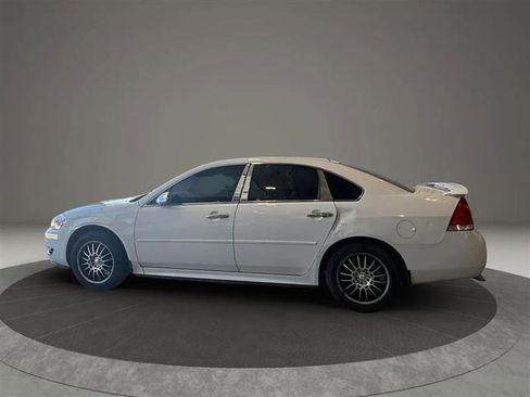 Used 2016 Chevrolet Impala LT w/ LT Sunroof Package FWD image 2