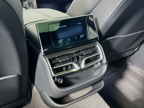 Used 2026 Bentley Flying Spur V8 image 26