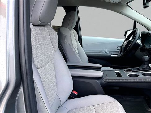 New 2026 Toyota Sienna LE image 8