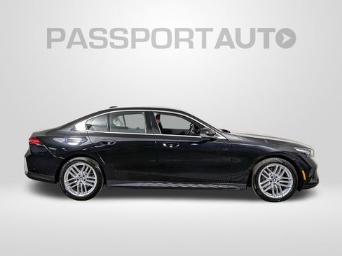 Used 2025 BMW 530i xDrive w/ Premium Package image 7