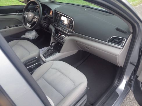Used 2017 Hyundai Elantra SE FWD image 16