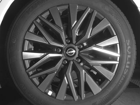 Used 2025 Nissan Altima 2.5 SV FWD image 17