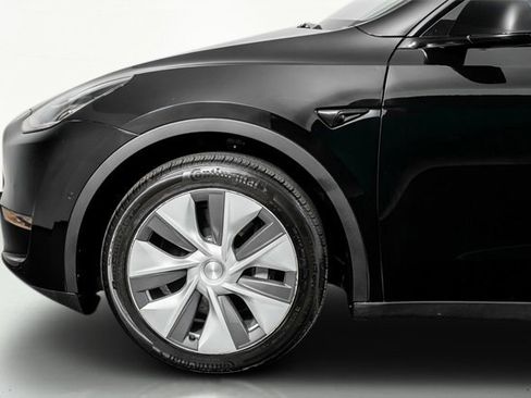 Used 2022 Tesla Model Y Long Range image 20