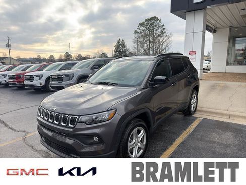 Used 2023 Jeep Compass Latitude w/ Convenience Group image 1
