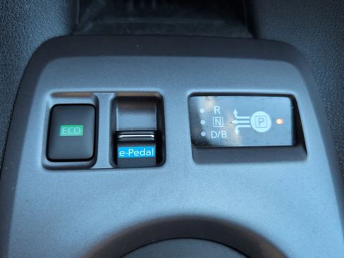 Used 2024 Nissan Leaf S image 21