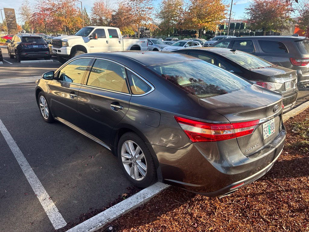 Used 2013 Toyota Avalon XLE FWD image 2