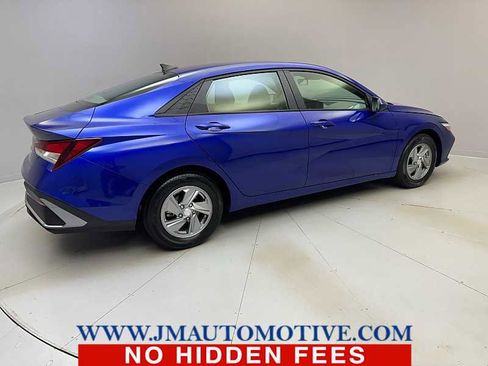 Used 2024 Hyundai Elantra SE FWD image 5