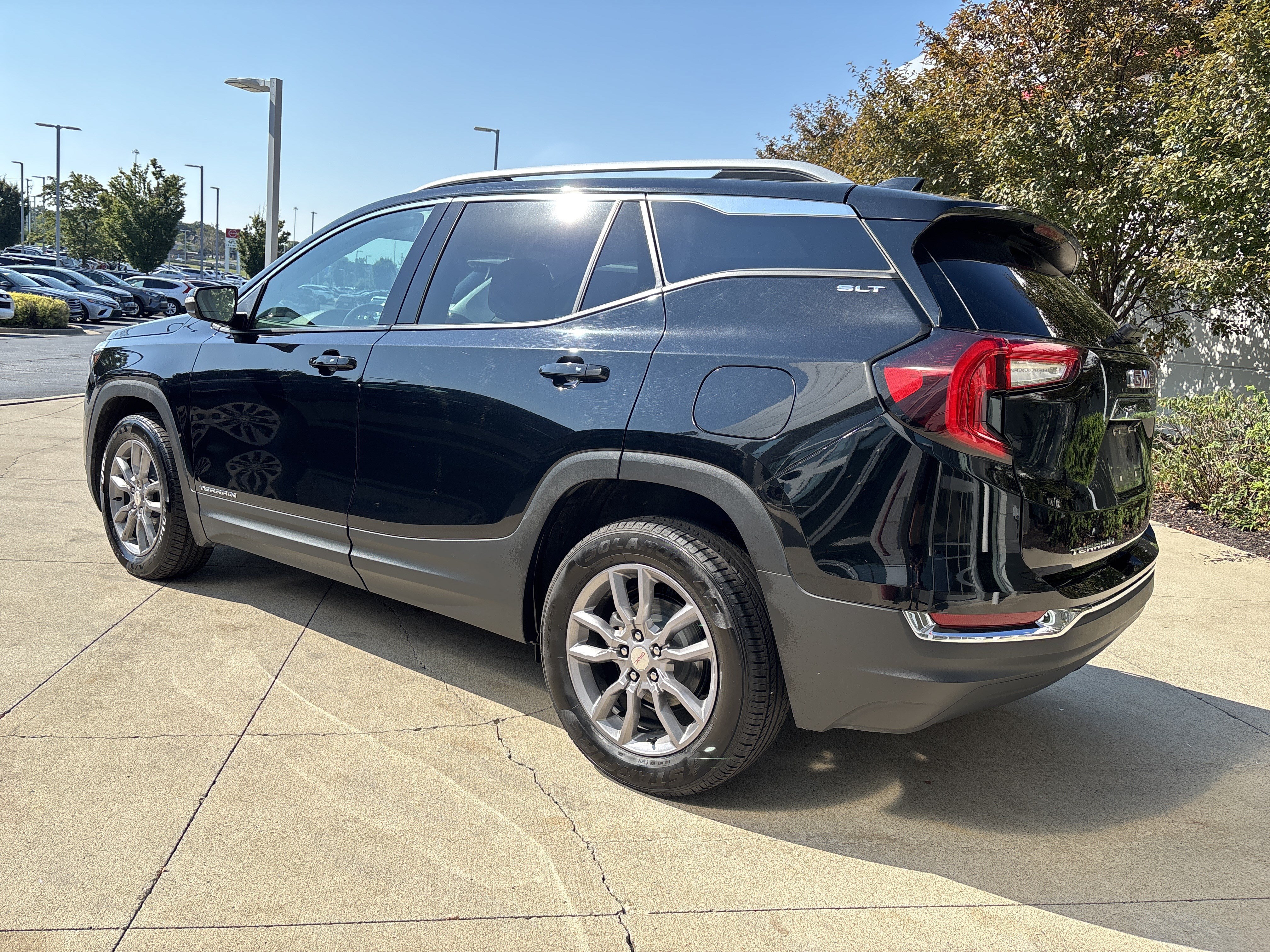 Used 2024 GMC Terrain SLT AWD/4WD image 7