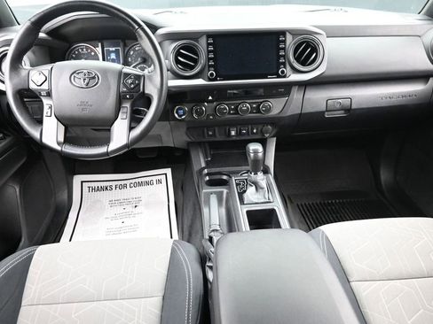 Used 2022 Toyota Tacoma TRD Off-Road AWD/4WD image 11