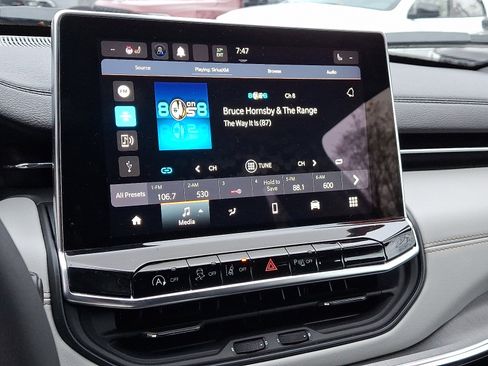 Certified 2023 Jeep Compass Limited image 17