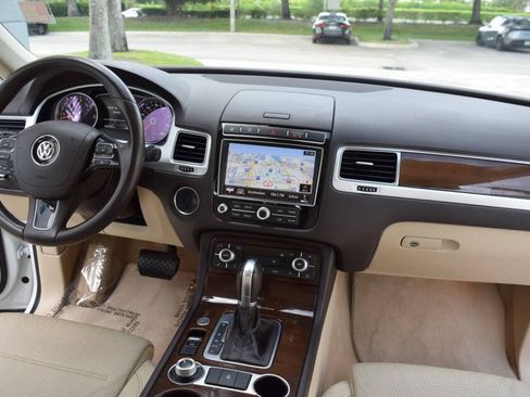 Used 2016 Volkswagen Touareg TDI AWD/4WD image 54