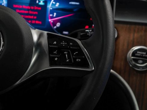 Used 2025 Mercedes-Benz GLC 300 4MATIC image 17