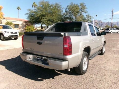 Used 2009 Chevrolet Avalanche LT w/ Suspension Package, Off-Road image 9