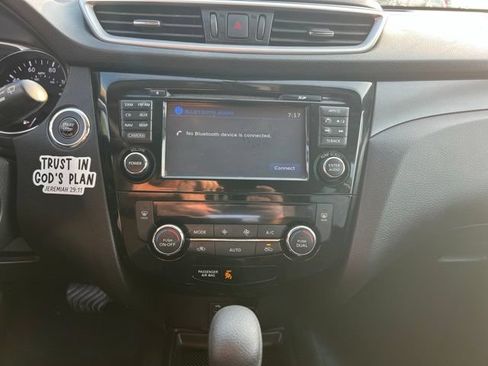 Used 2015 Nissan Rogue SV w/ SV Premium Package AWD/4WD image 17