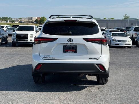 Used 2026 Toyota Highlander XLE image 6
